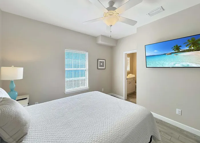 Pass Time - Beachfront For 24 Holiday home